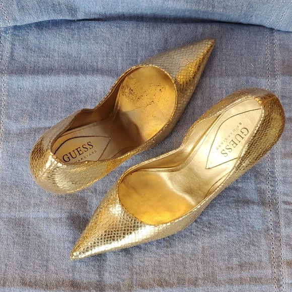 Gold sneak skin pump - Picture 2 of 3